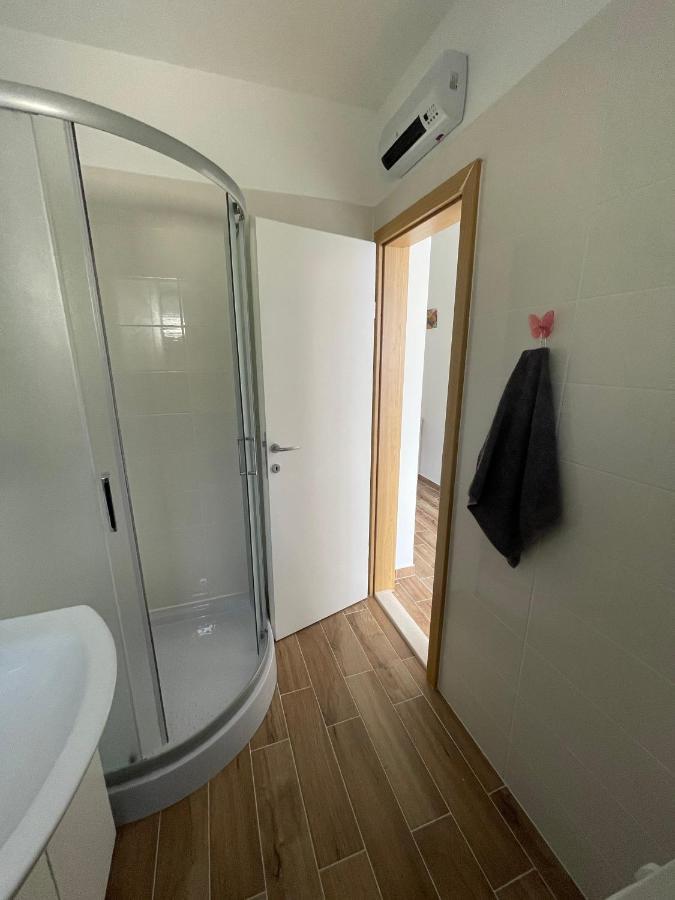 Апартаменты Apartman Solin 2, Parking Экстерьер фото