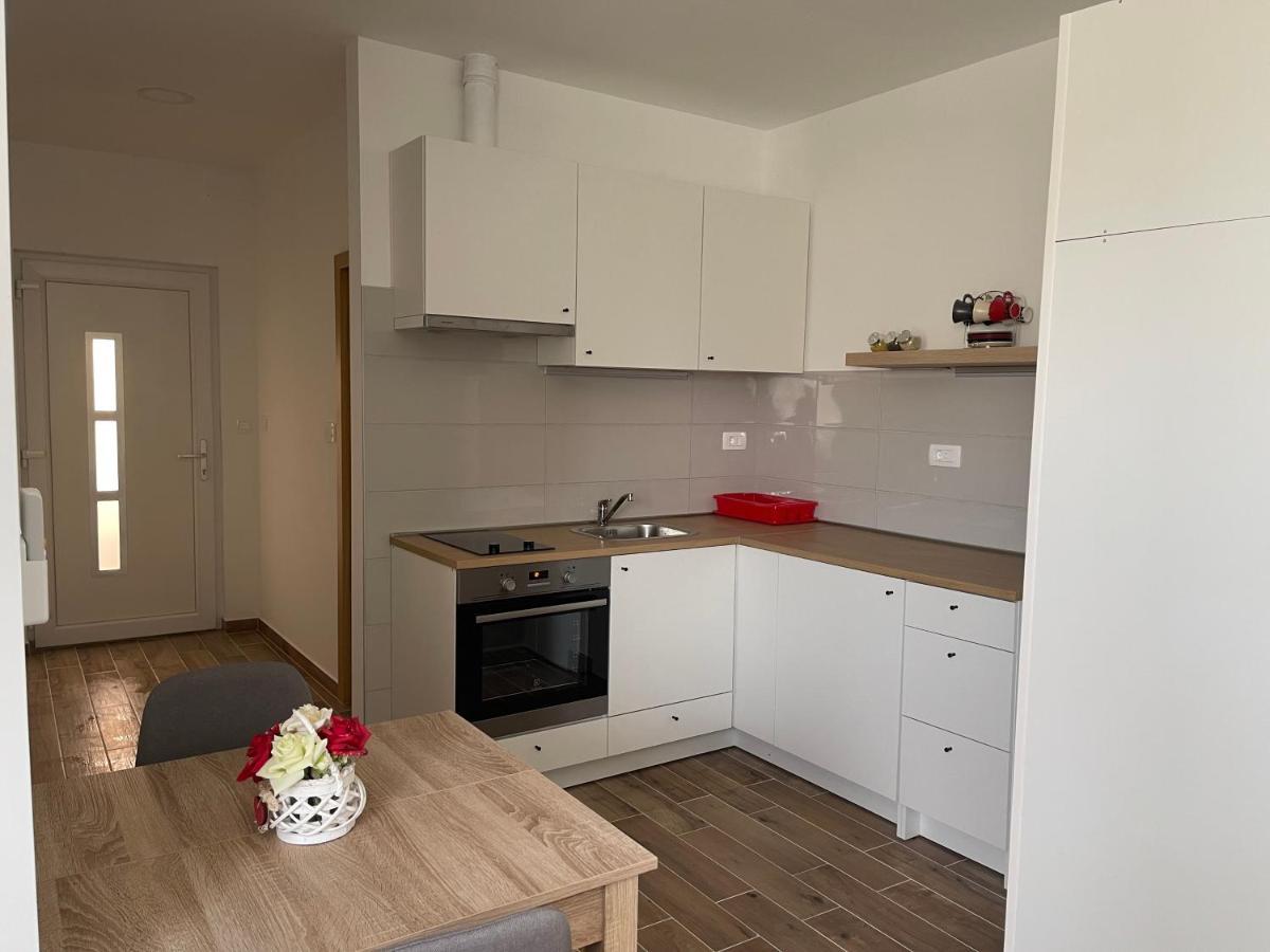 Апартаменты Apartman Solin 2, Parking Экстерьер фото